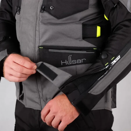 motocyklowa-kurtka-turystyczna-HUSAR-ADVENTURE-M0529- grey-szara-fluo-5.webp