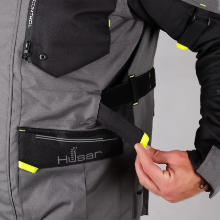 motocyklowa-kurtka-turystyczna-HUSAR-ADVENTURE-M0529- grey-szara-fluo-11.webp