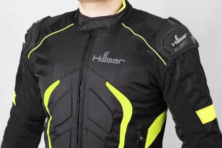 tekstylna-sportowa-kurtka-motocyklowa-z-garbem-M0521-HUSAR-RAPID-fluo-12.webp