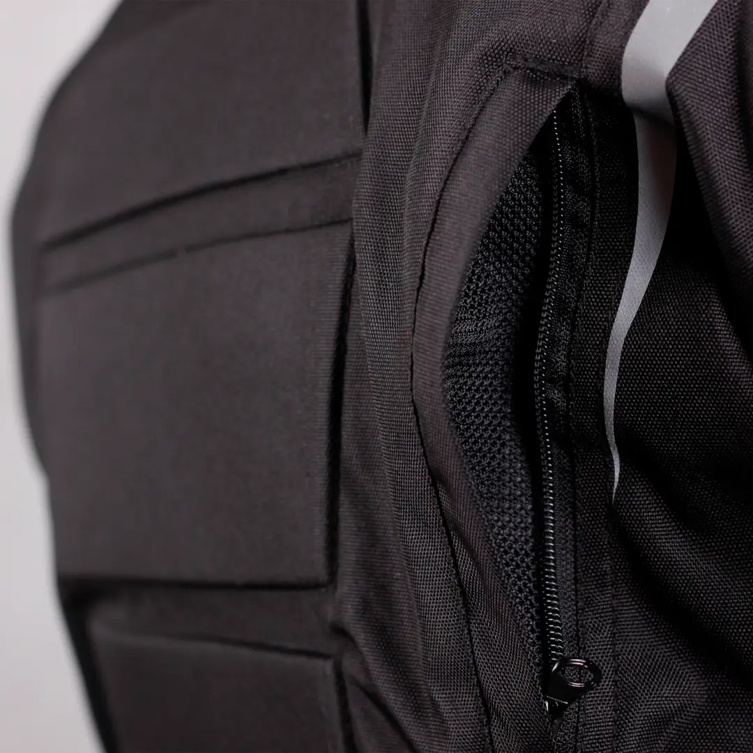 Wentylacja na plecach kurtki motocyklowej HUSAR HORNET szaro-czerwonej