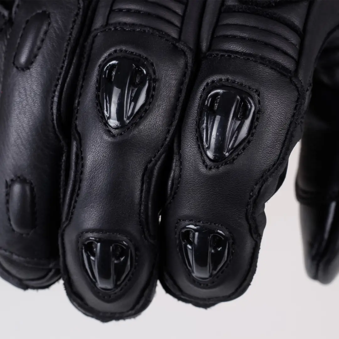 Perforacja skóry w rękawicach sportowych HUSAR GP01