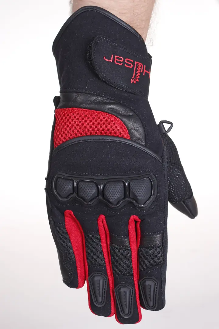 Panele mesh w czarno-czerwonych rękawicach motocyklowych HUSAR GRIZZLY